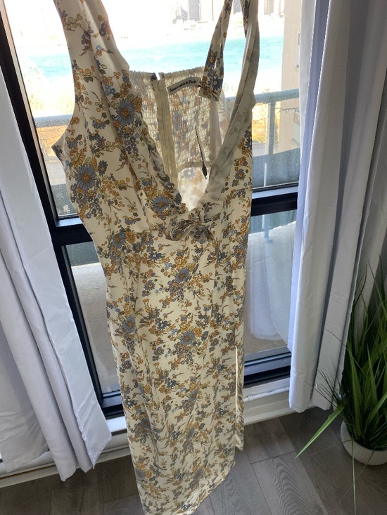 Abercrombie & Fitch Dresses & Skirts - White floral Abercrombie Midi Dress